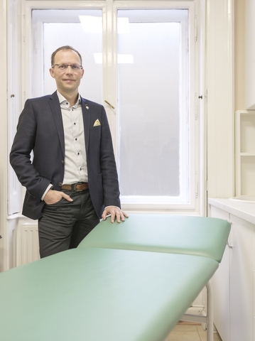 Egy professzor mindig bekopogtatott